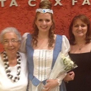 Meet your Posher, Dee